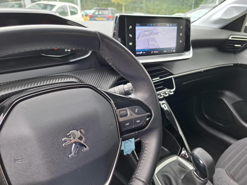 Peugeot 208 1.2 active pack navi/airco/lmv