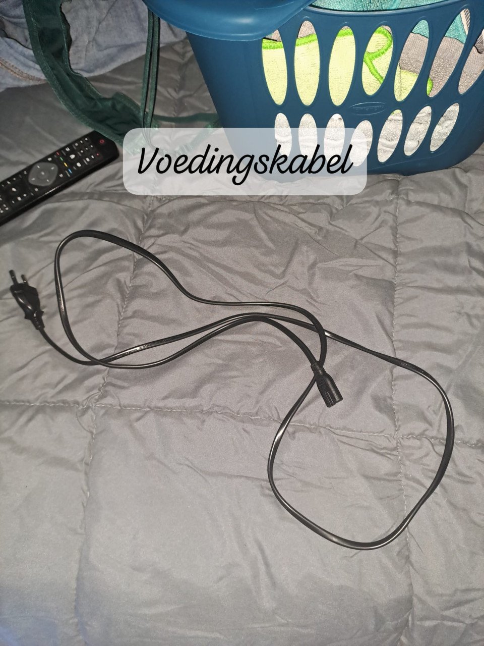 Playstation 4, controller en evt monitor erbij.