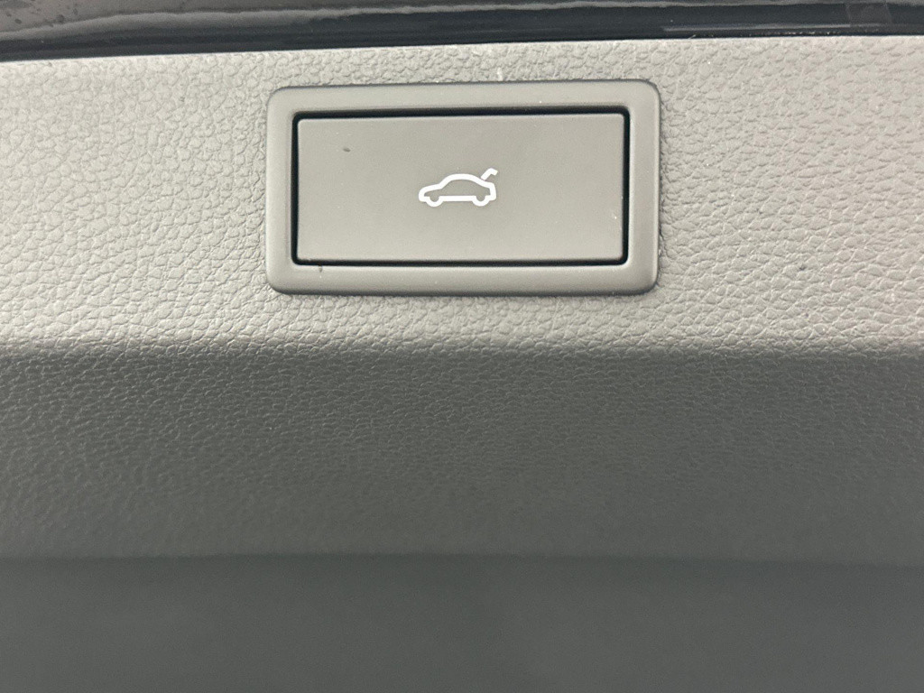 Skoda Karoq 1.5 tsi act sportline business panoramadak - trekhaak
