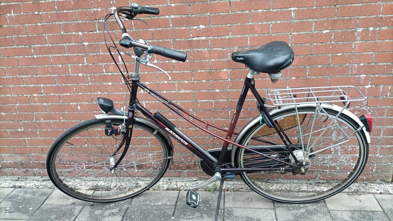 Dames fiets, Batavus met handremmen. Banden 28  inch.
