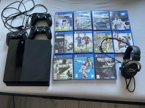 Playstation 4 (incl. spellen, HyperX, 3 controllers)