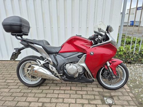 Honda VFR1200 uit 2010, Sportieve toermotor