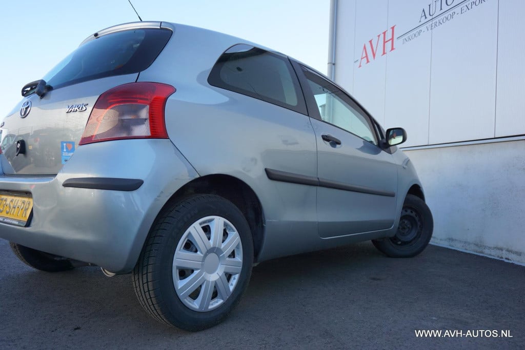 Toyota Yaris 1.0 vvti terra