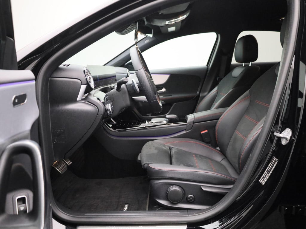 Mercedes-Benz A-Klasse 200 business solution amg | automaat | navigatie | a