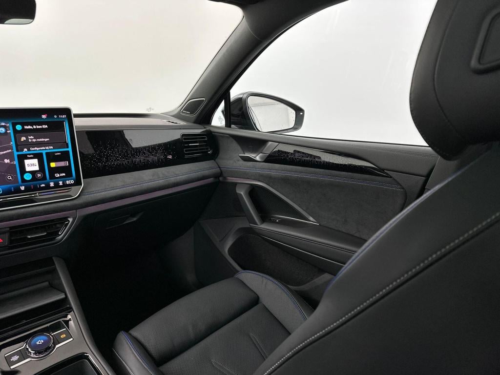 Volkswagen Tiguan r-line edition 272 plug in hybride black style pakket