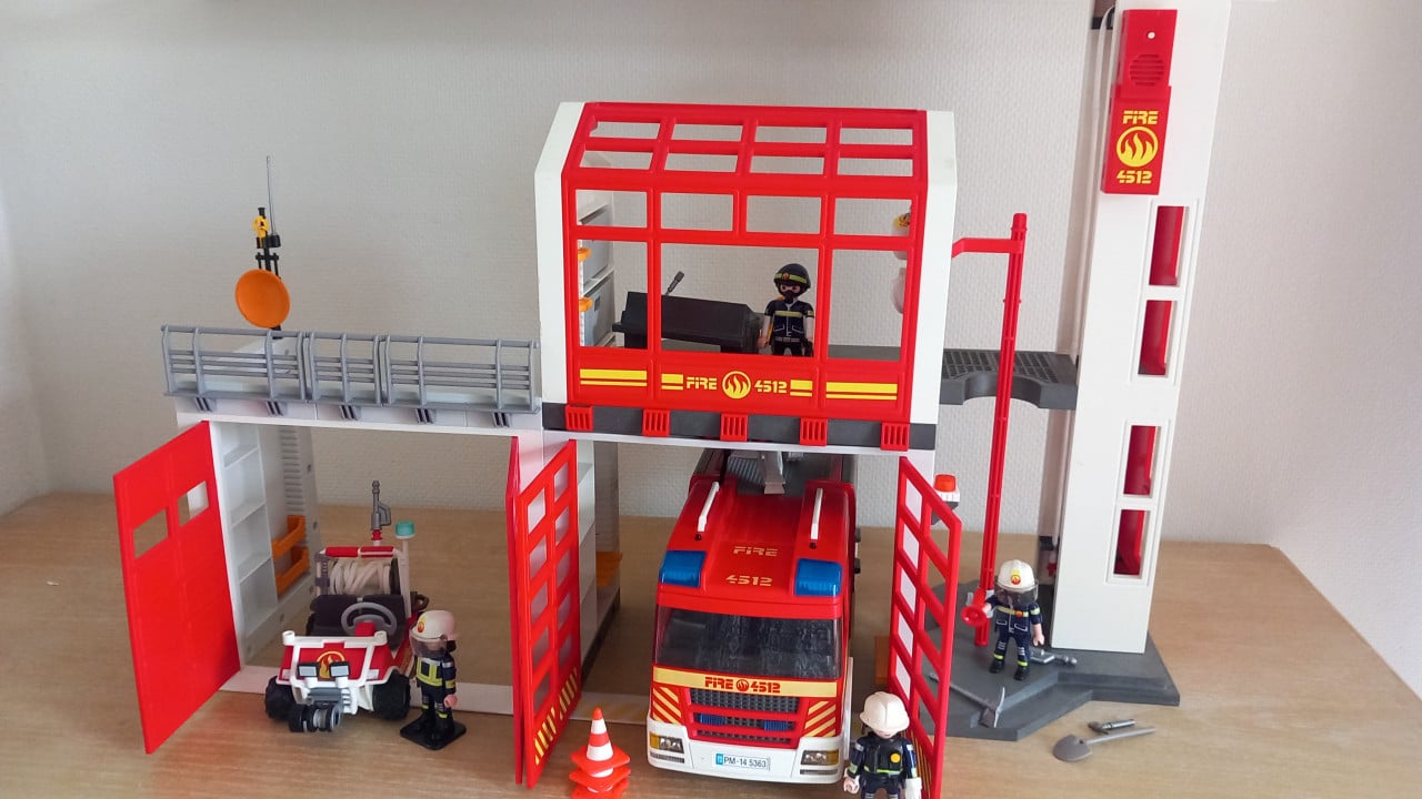 Playmobil brandweerkazerne met auto's en uitbreiding