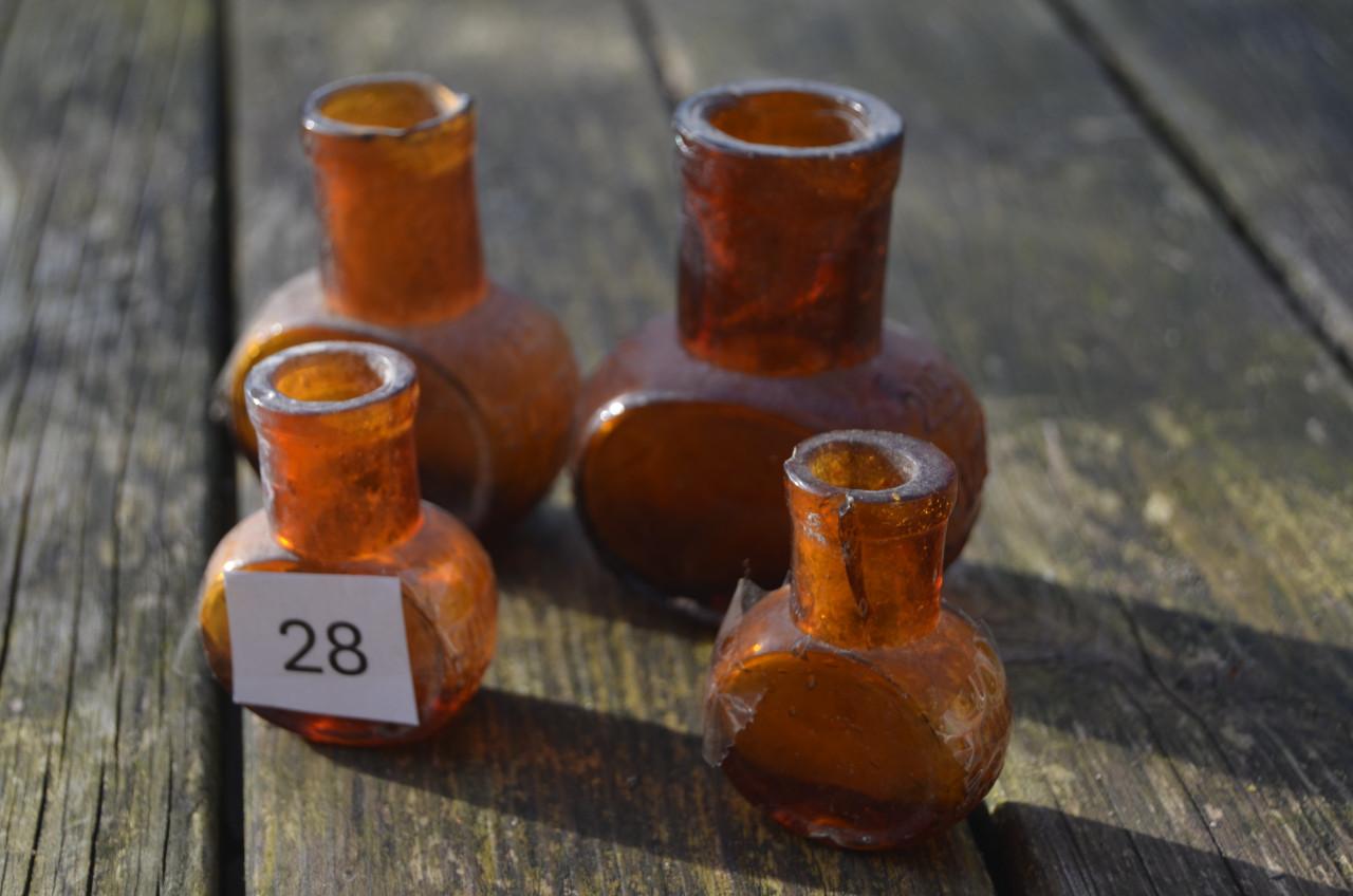 4 Bovril potjes bodemvondsten 1900 glas