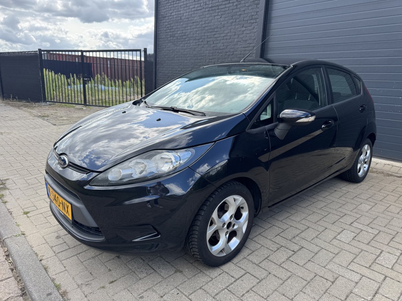 Ford Fiesta 1.25 44KW Ghia 5DRS 2010 Zwart Airco Apk Nap