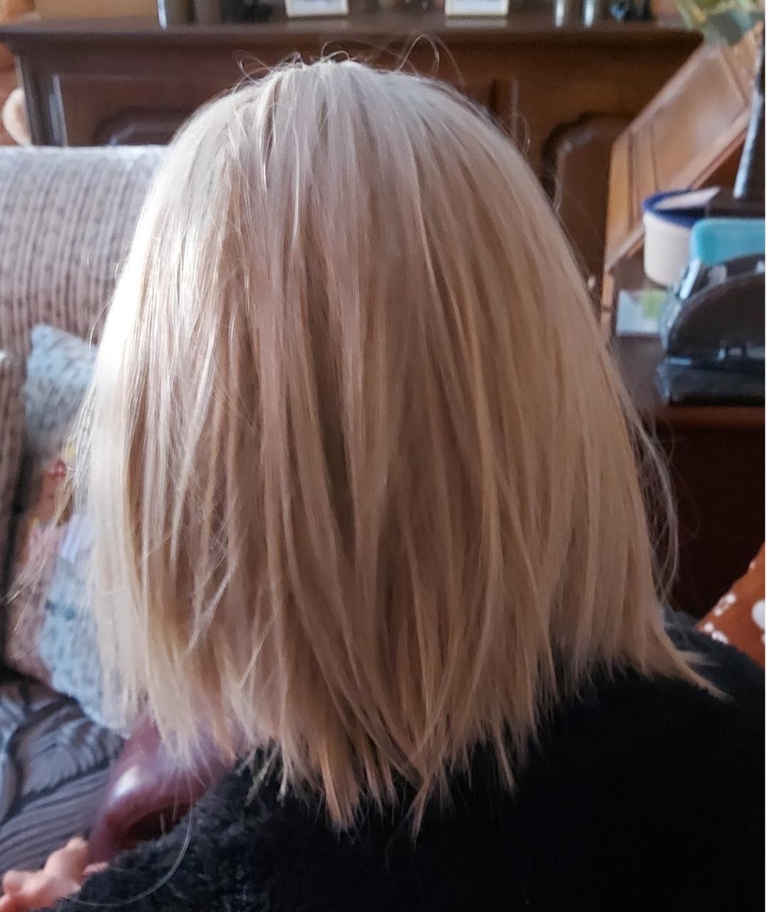 Half lange pruiken. NIEUW.