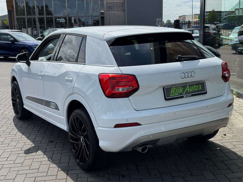 Audi Q2 30 tfsi sport * keyless * stoelverwarming * pdc 2x