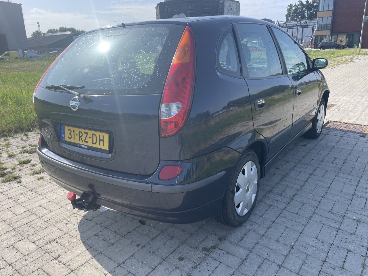Nissan Almera tino 1.8 acenta