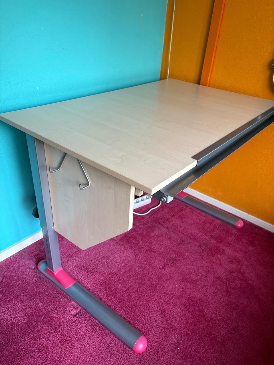 GRATIS bureau en bureaustoel