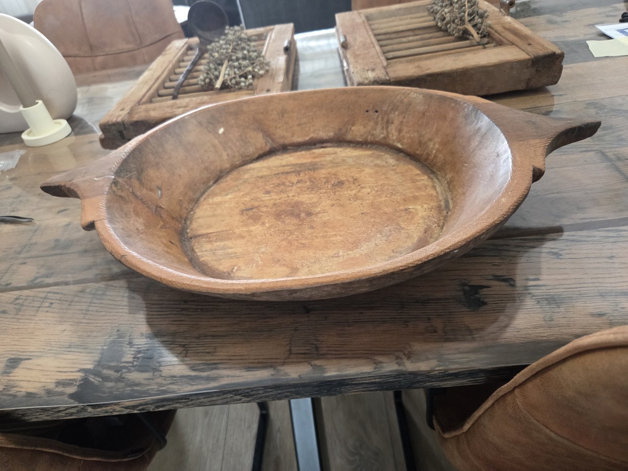2 mooie houten louvredeurtje, houten schaal. De conditie is in nieuwstaat