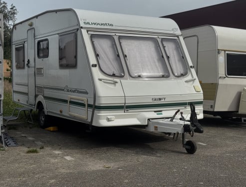 Topstaat Swift Silhouette , bwj 2000 met voortent en slaapcabien