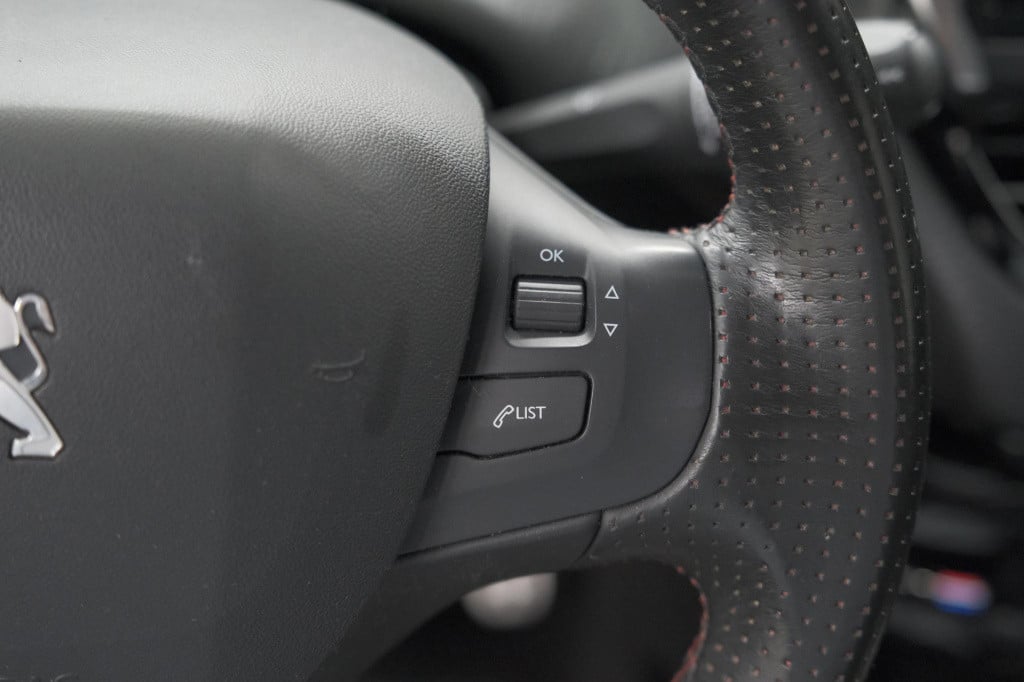 Peugeot 2008 puretech 110 gt-line | camera | apple carplay | navigatie | pa