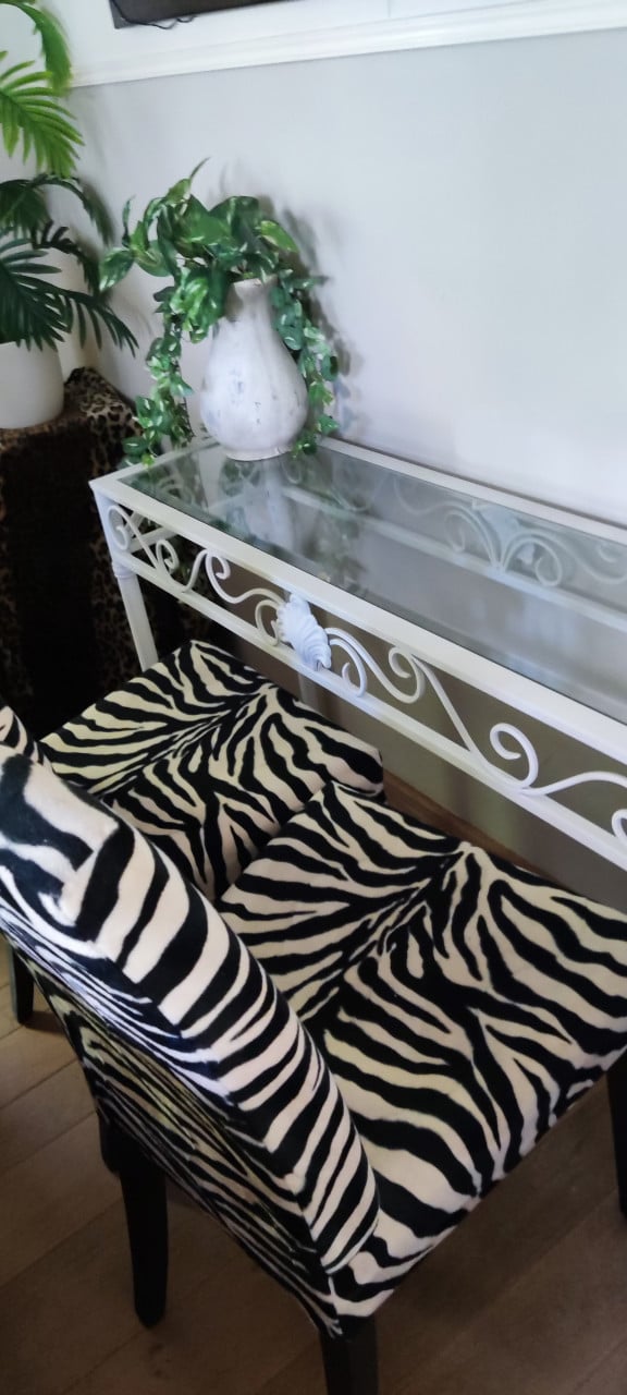 2 Super leuke jungle Zebra stoelen z.g.a.n
