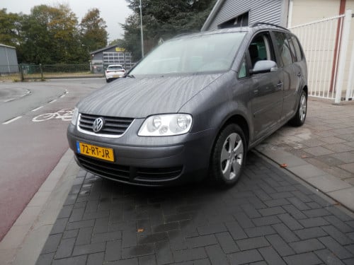 Auto Garant Biedt Aan: Volkswagen Touran 1.6 Business