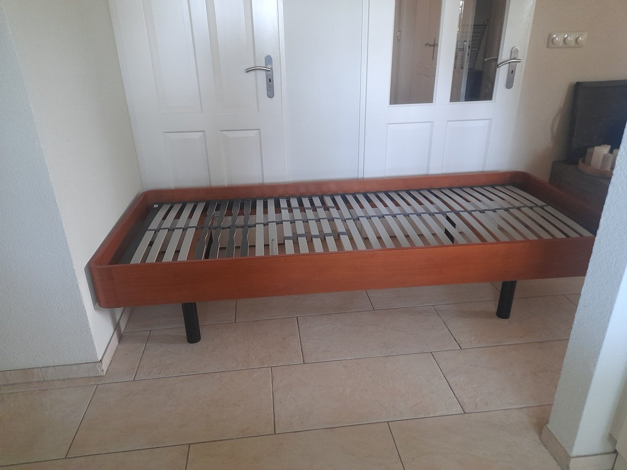 1 Persoons bed 90 x 220 ( in goede nette staat)