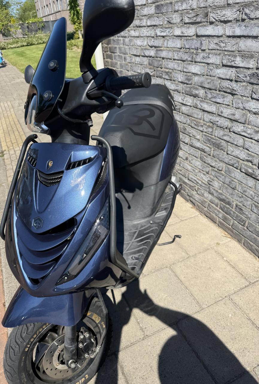 Piaggio Zip 2T (2017) • Midnight Blue SP • Full Option • Sito Plus