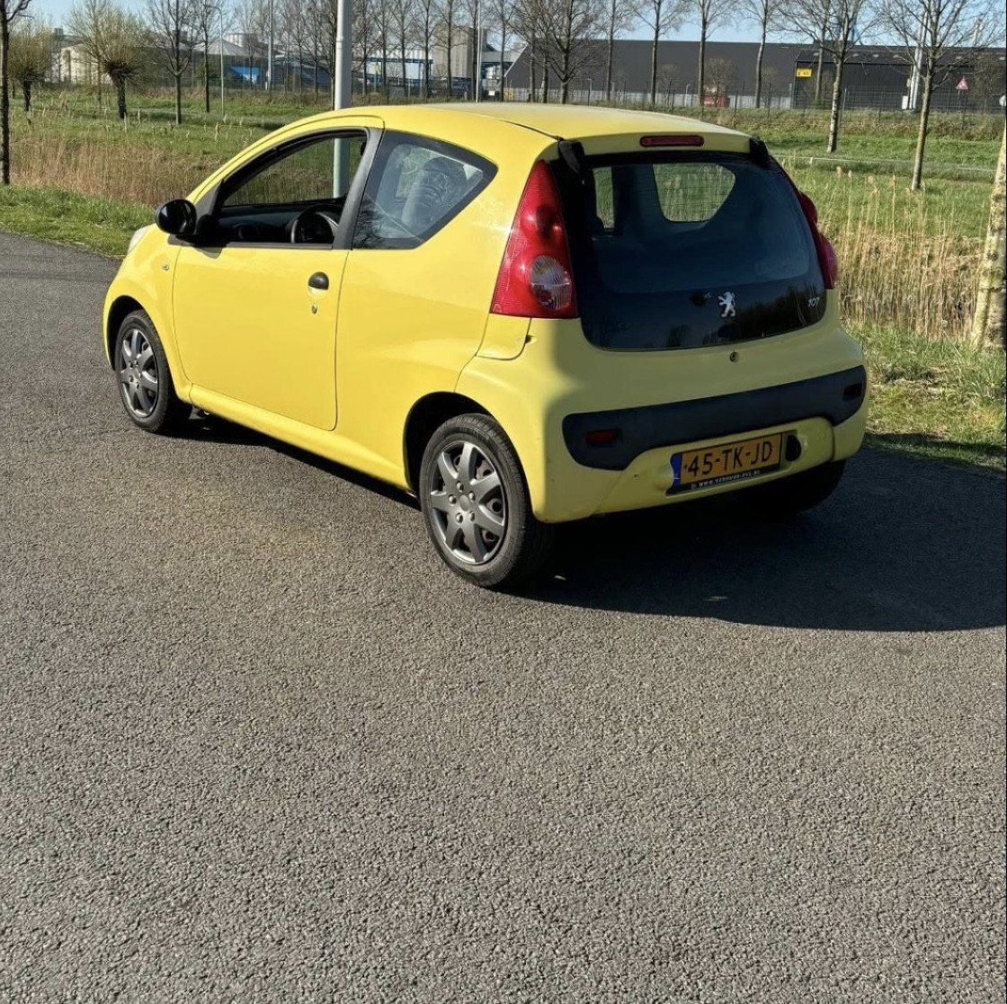Peugeot 107 met een voljaar apk!