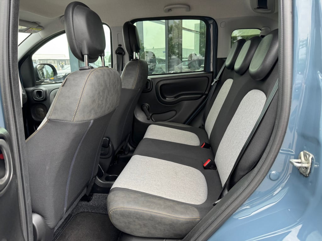 Fiat Panda 1.0 hybrid cross * stoel + voorruit verwarming * airco * bluetoo