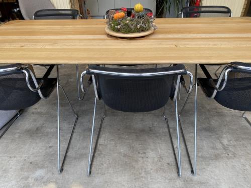 7 Charles Pollock voor Castelli Penelope eetkamerstoelen