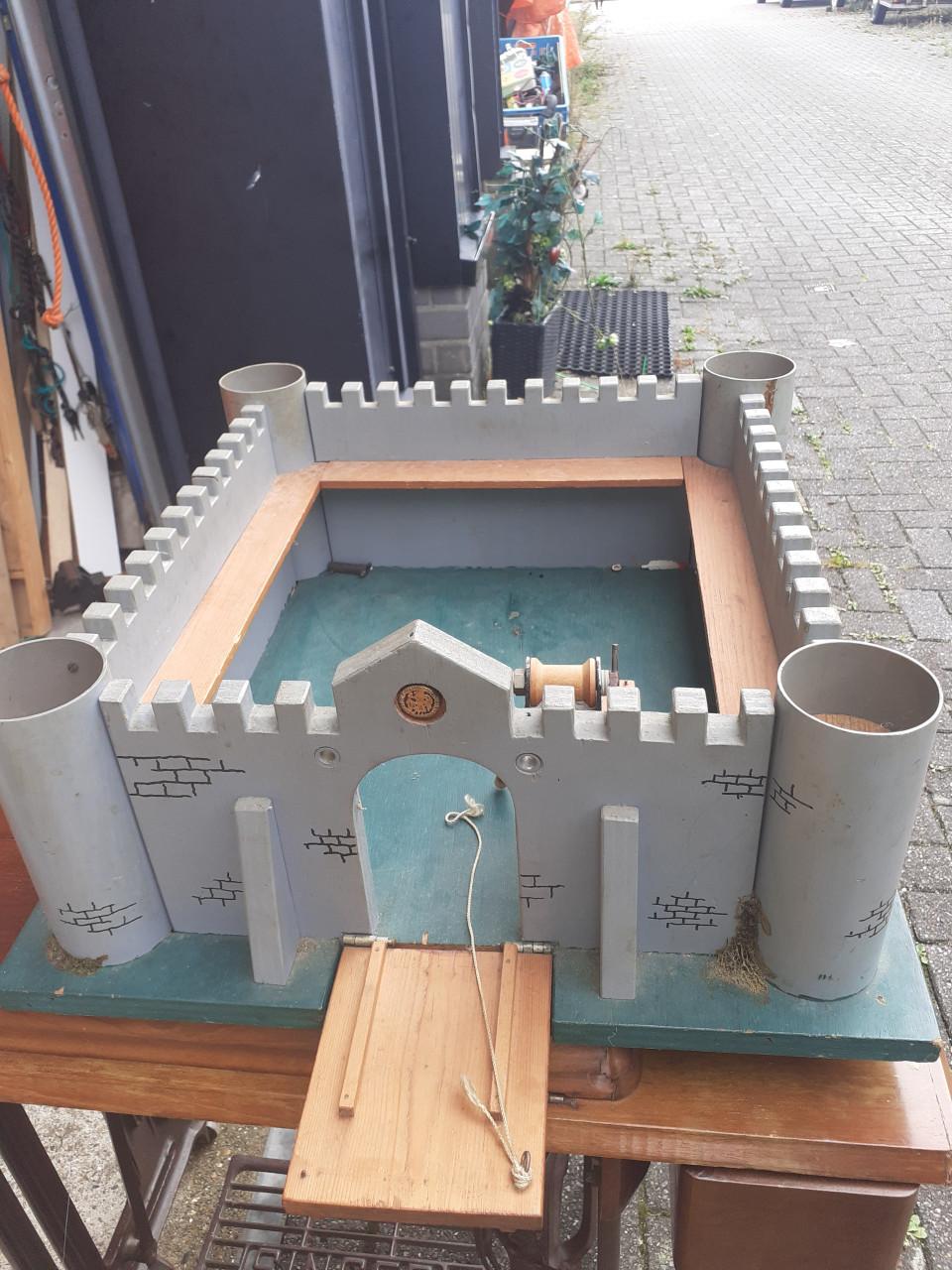 Playmobiel KASTEEL & Speelgoed.& en PIRATEN-Kist & Poppenhuis 2 x