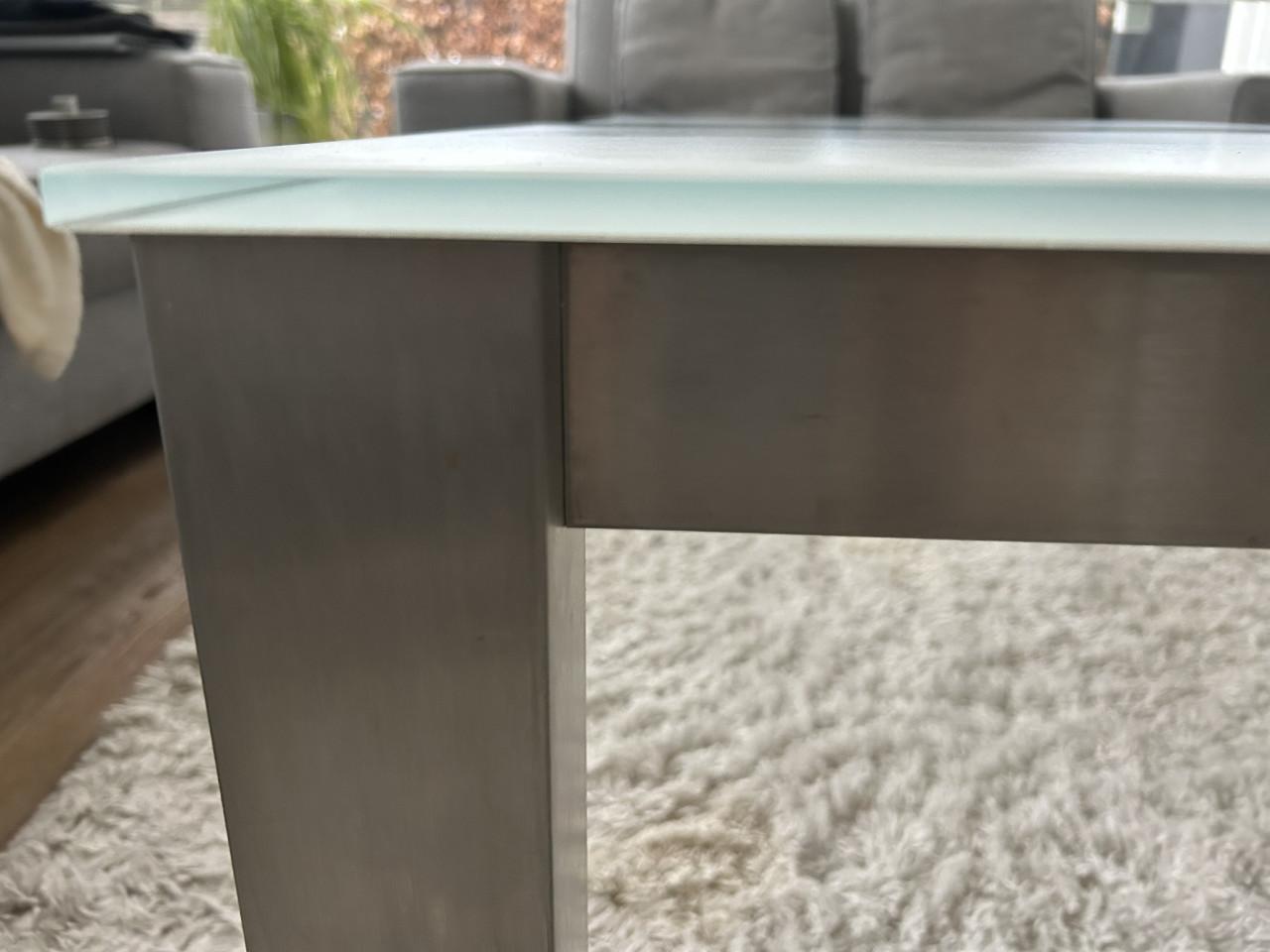 Salontafel evt. bijpassende eettafel