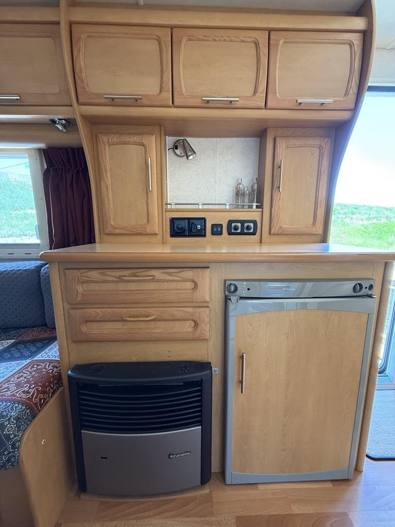 Zeer luxe Elddis crusador hurricane 2004 met lichte hagelschade