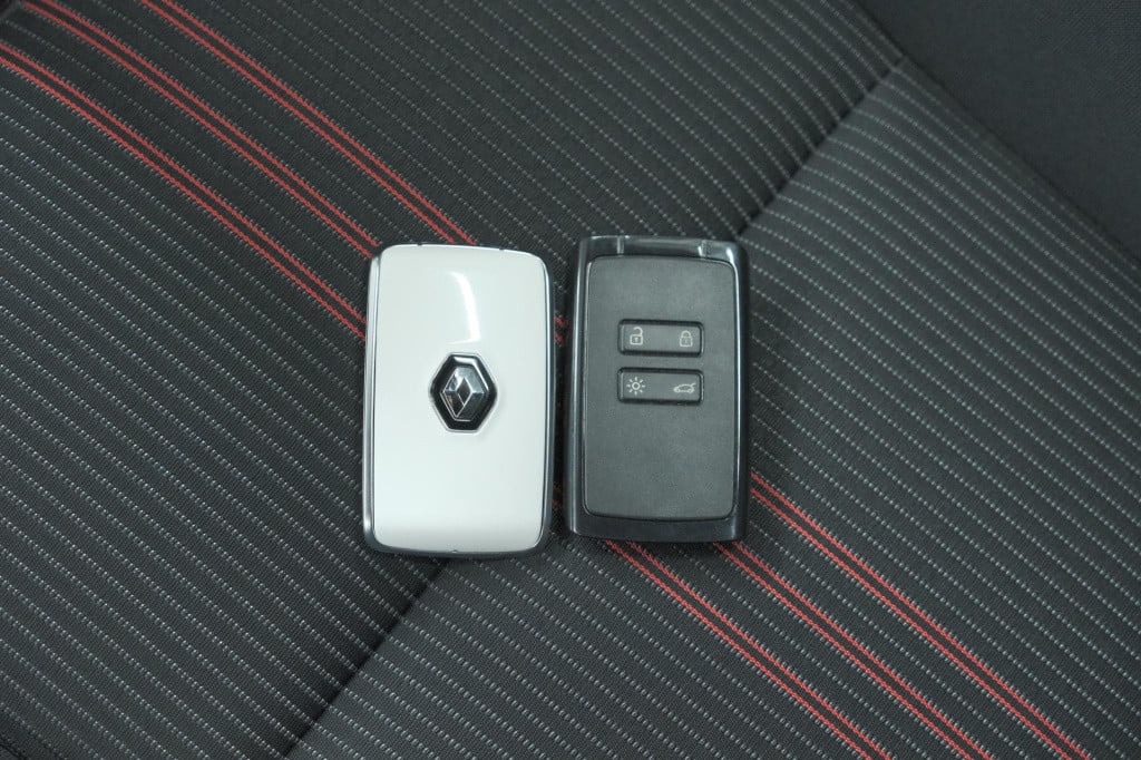 Renault Captur mild hybrid 140 edc r.s. line | camera | navigatie | stoelve