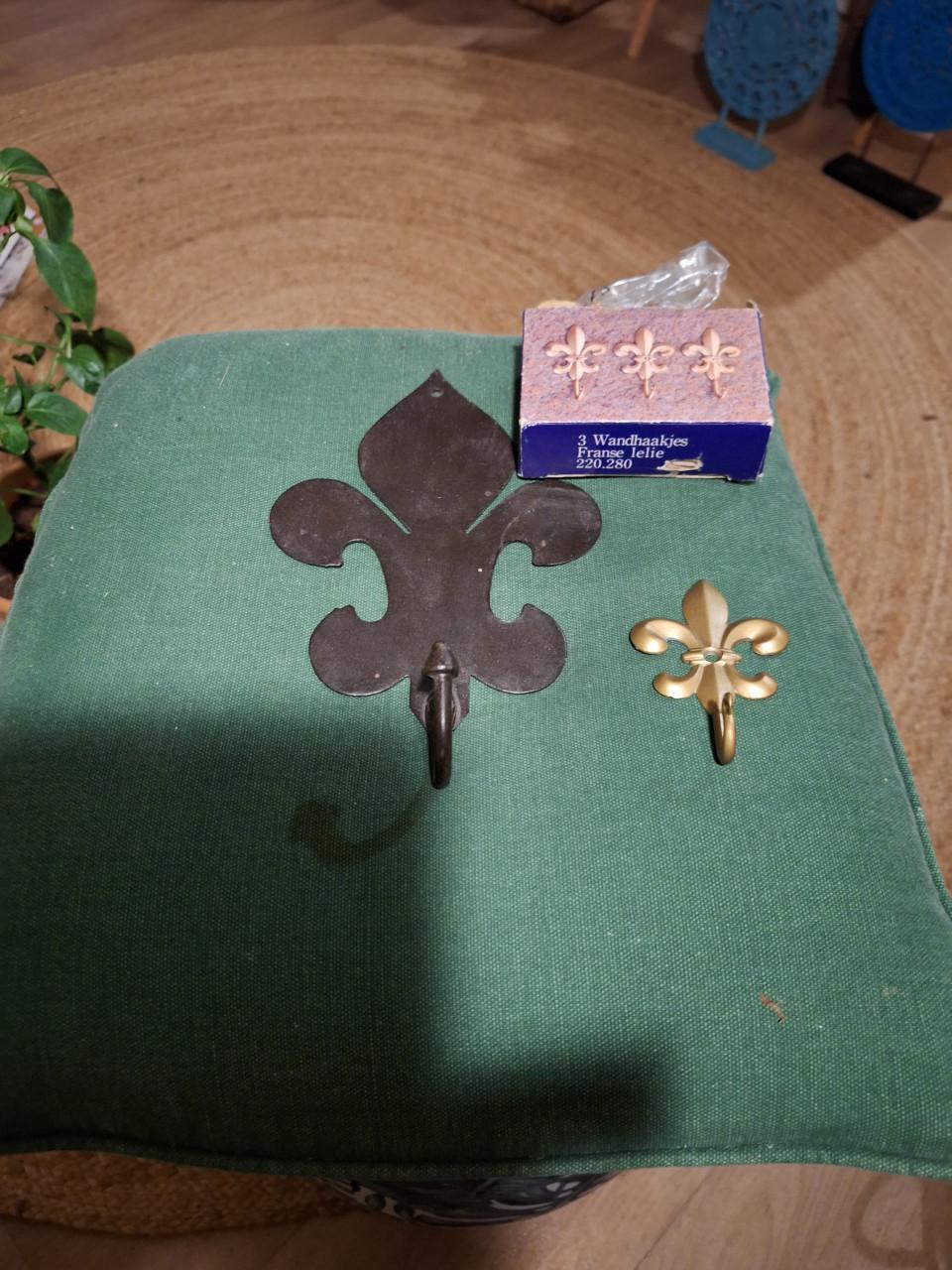 Wandhaken Franse lelie