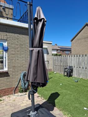 Zweefparasol gratis (kapot)