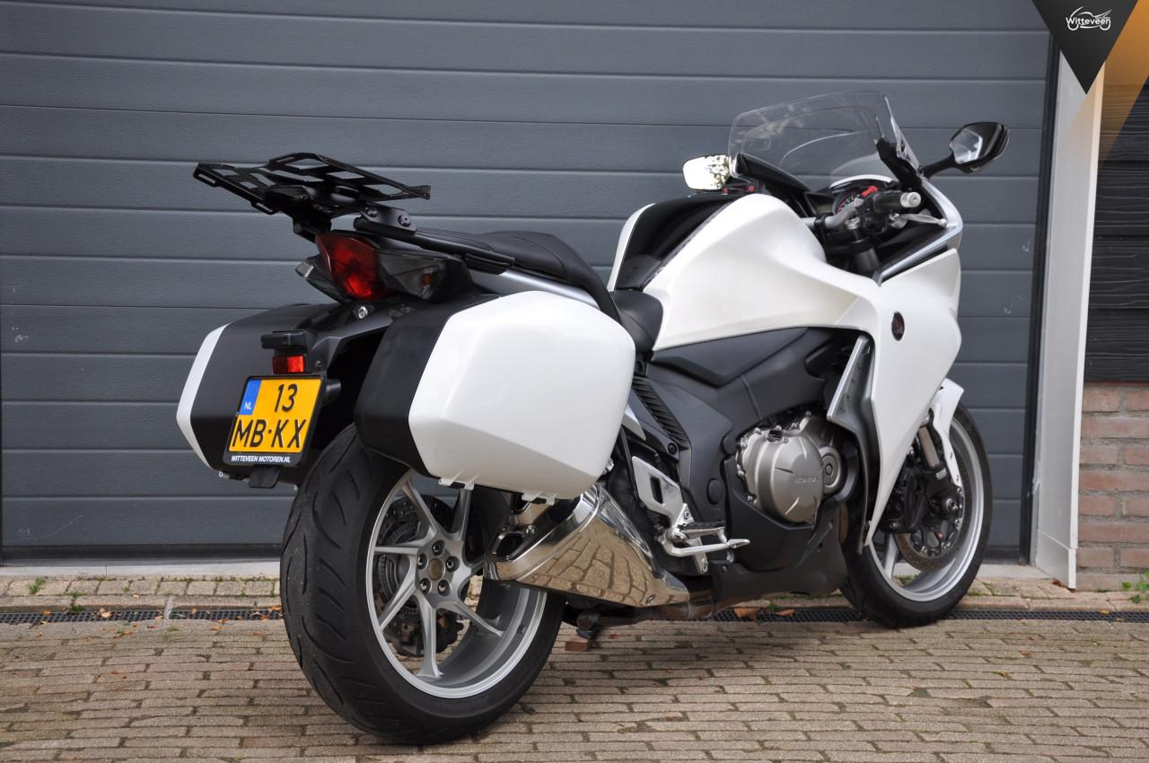 Honda VFR 1200 F ABS Zeer complete en nette motor! 180 PK