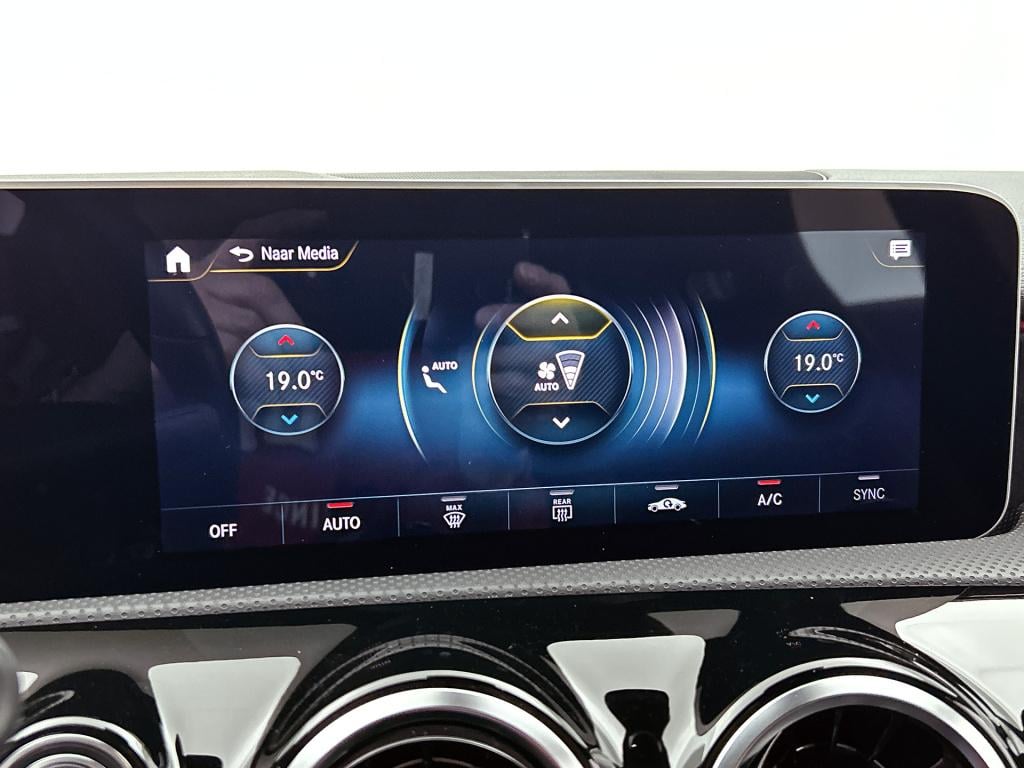 Mercedes-Benz A-Klasse 180 business solution amg | amg line | stoelverwarmi