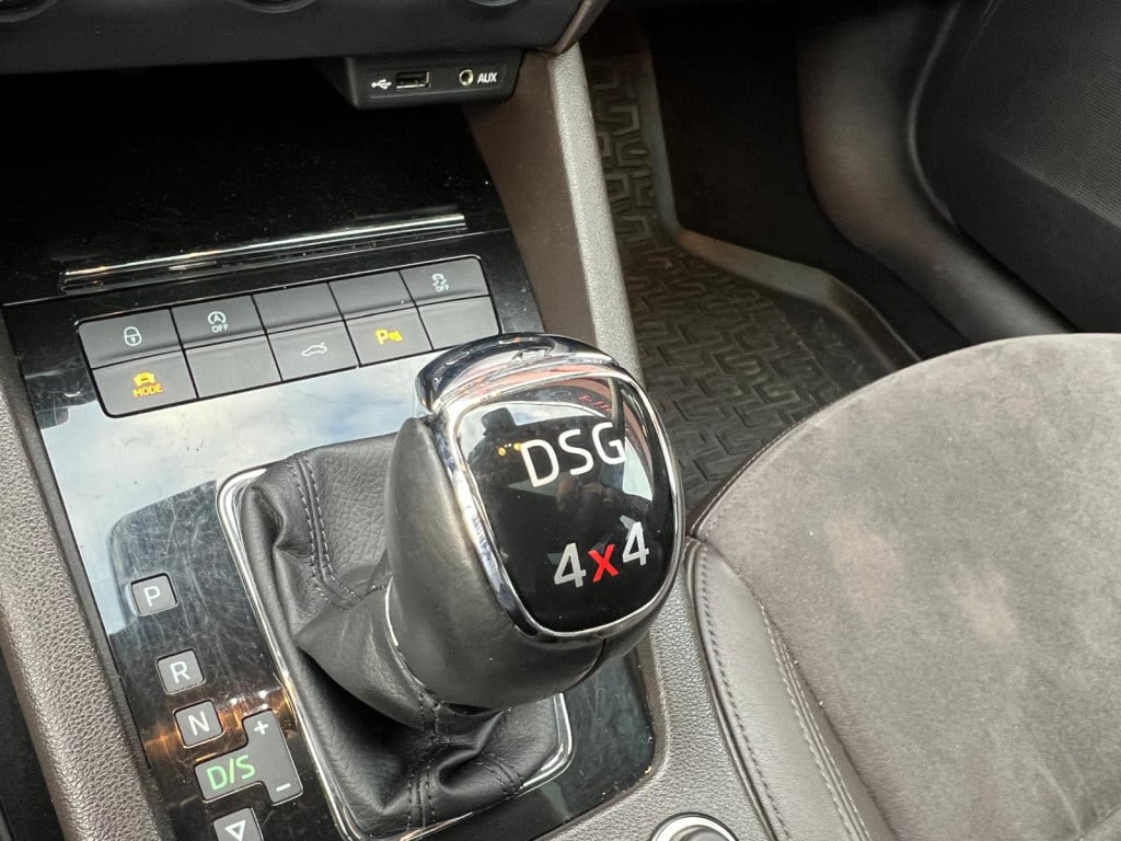 Skoda Octavia combi 1.8 tsi 4x4 laurin & klement | dsg | pano | trekhaak