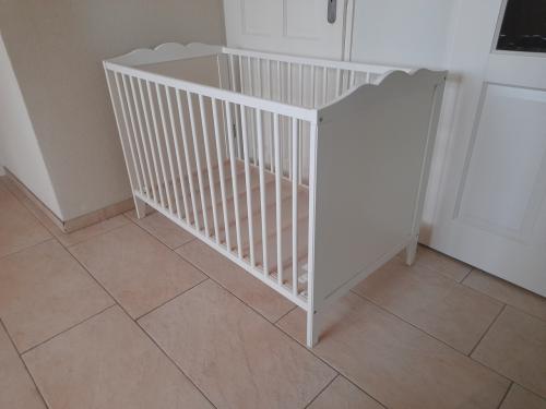 Wit ledikantje (in goede nette staat )