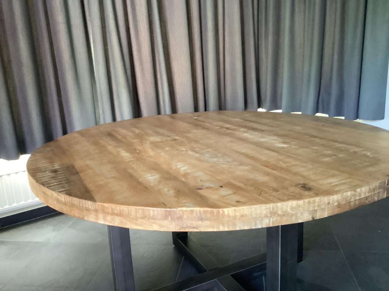 Robuuste ronde eettafel