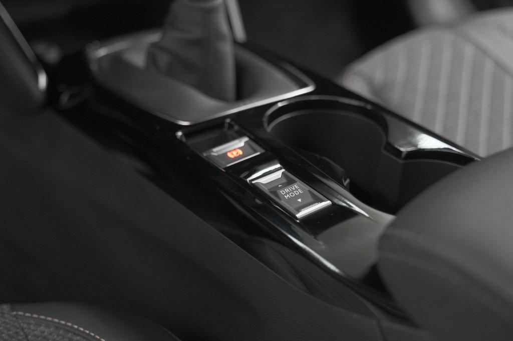 Peugeot 208 puretech 100 allure | apple carplay | parkeersensoren | climate