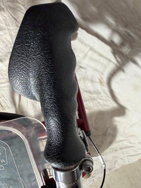 Rolator kleur donker rood.