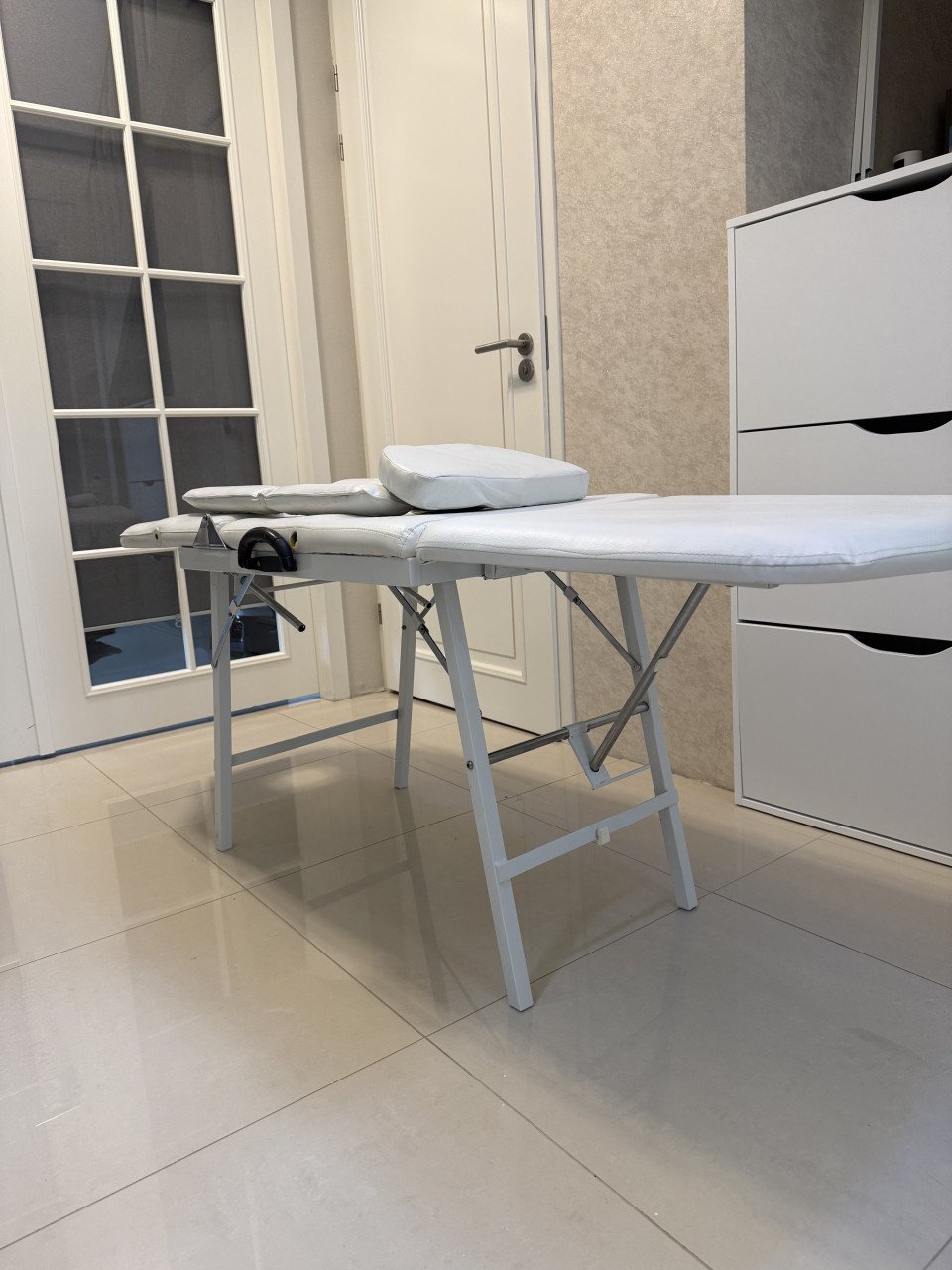 Draagbare en opvouwbare behandeltafel