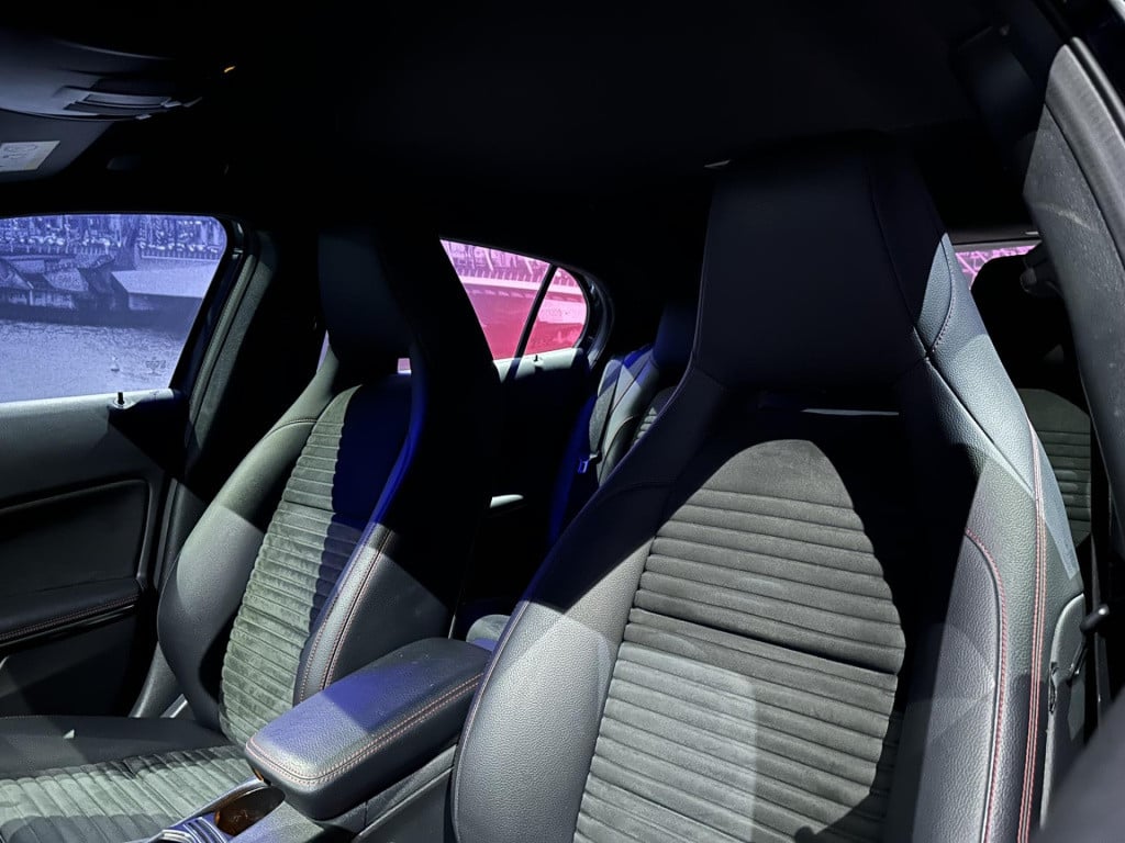 Mercedes-Benz Gla-klasse 180 business solution amg *camera*trekhaak*