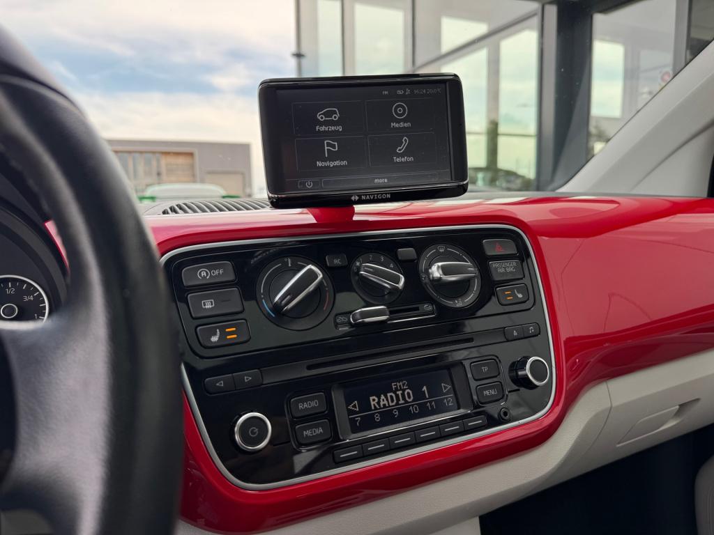 Volkswagen UP! 1.0 high up! * panoramadak * cruise control * stoelverwarmin