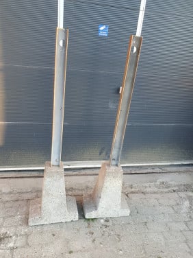 2x Betonpoer met H-profiel voor hek, poort, schutting of volkstuin.