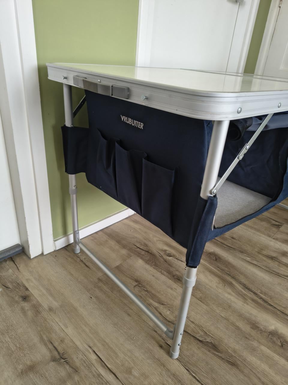 Prachtige campingtafel en kast in één! Vrijbuiter opbergkast.