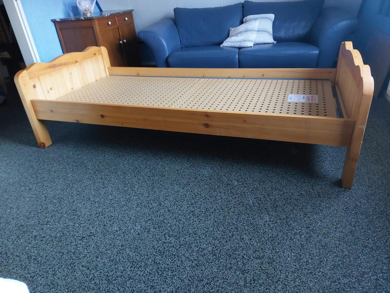 Grenen bed 90x195