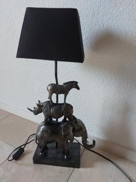 Lamp met dierenvoet