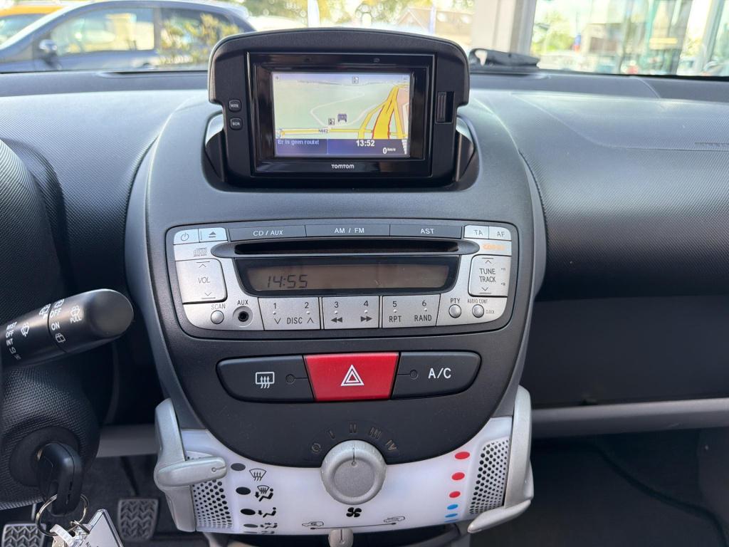 Toyota Aygo 1.0-12v comfort navigator