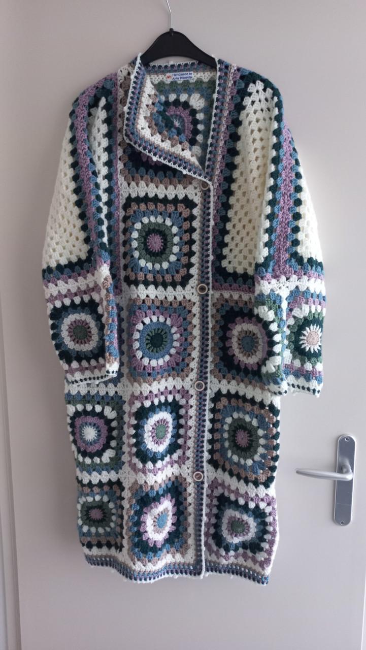 Mooi lang vest met asymmetrische sluiting