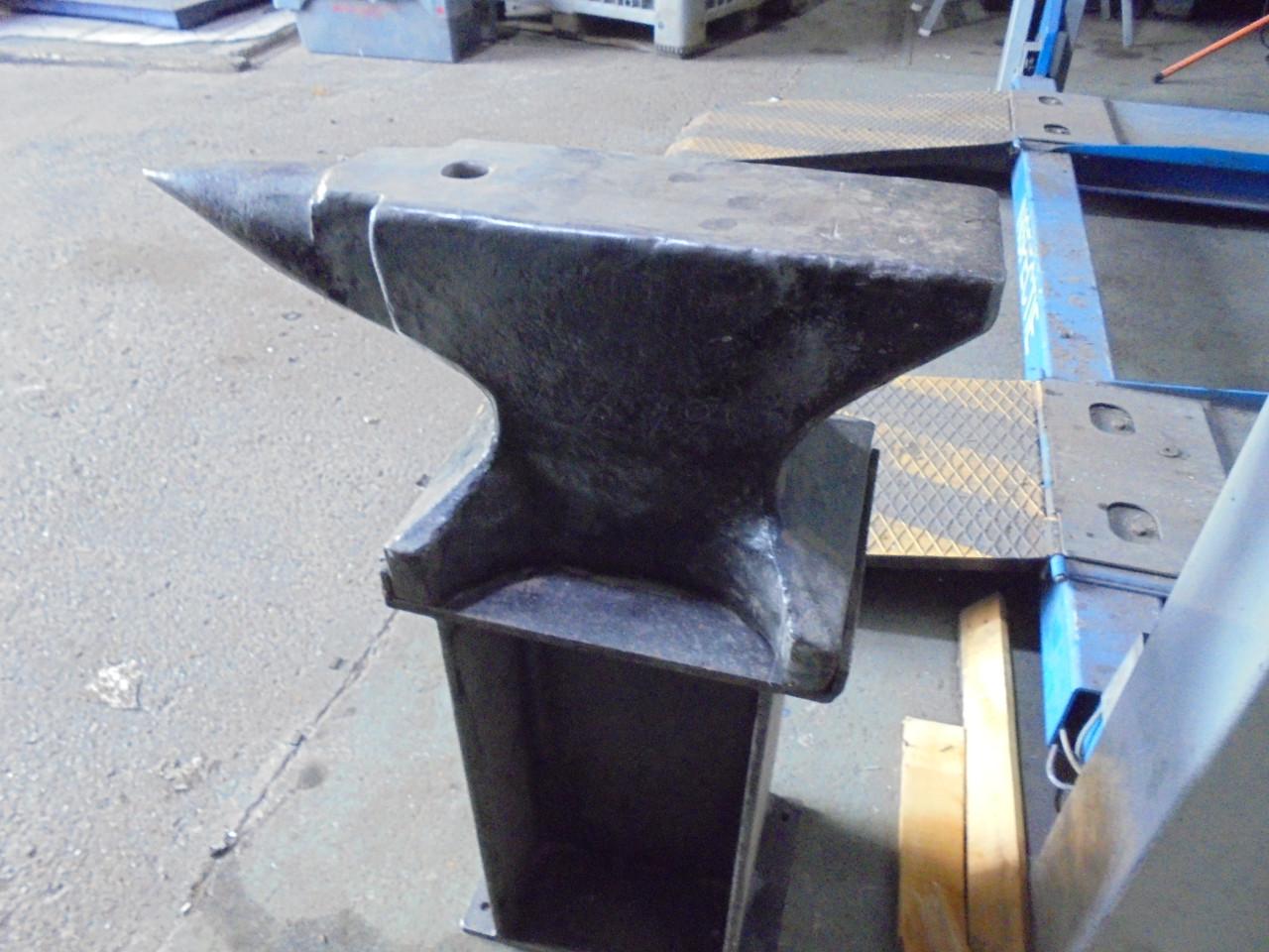 Professioneel Aambeeld van 100Kg met speciaal gemaakte zware losse voet