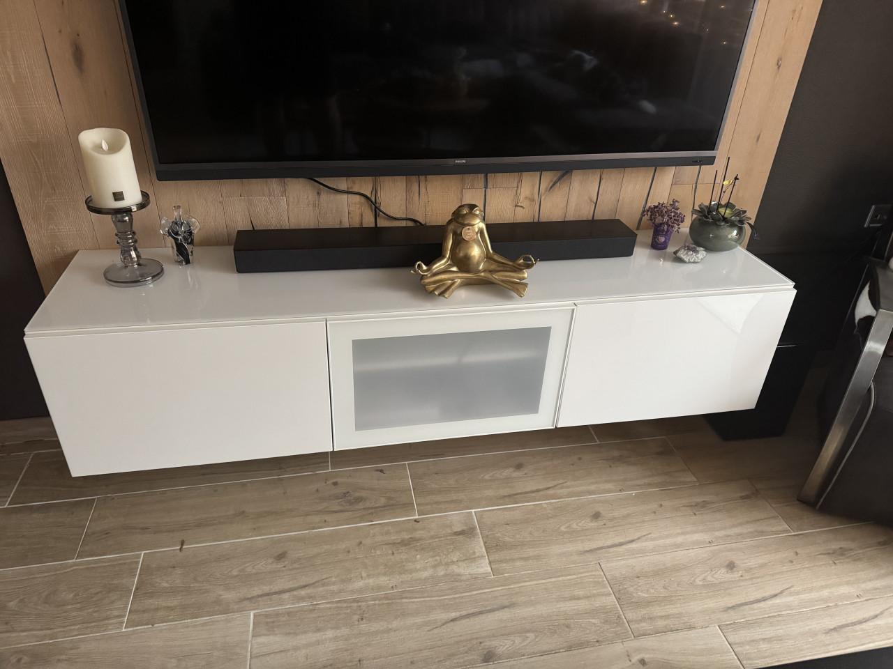 Wit Hangend wandmeubel